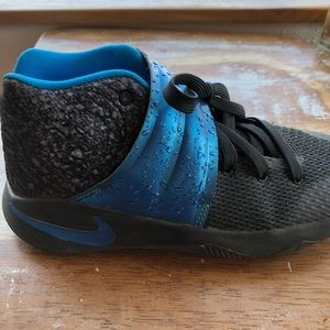 Kiring Irving basketball shoes